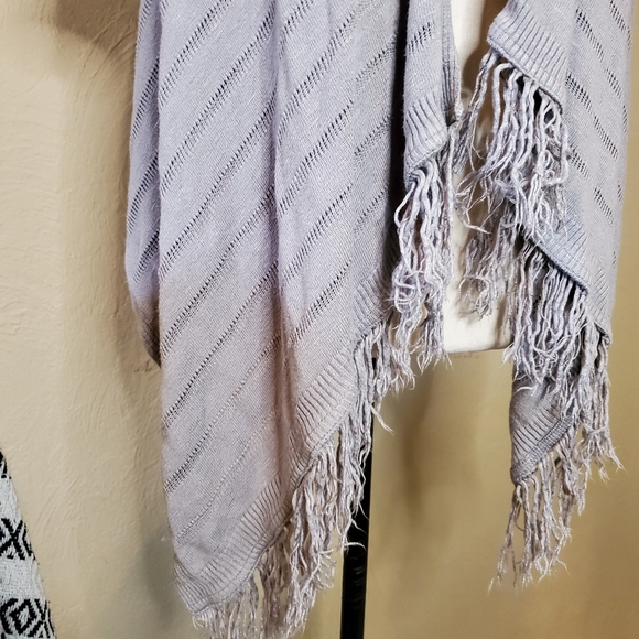 Twenty One Grey Fringe Cardigan Size Small. - Picture 2 of 7